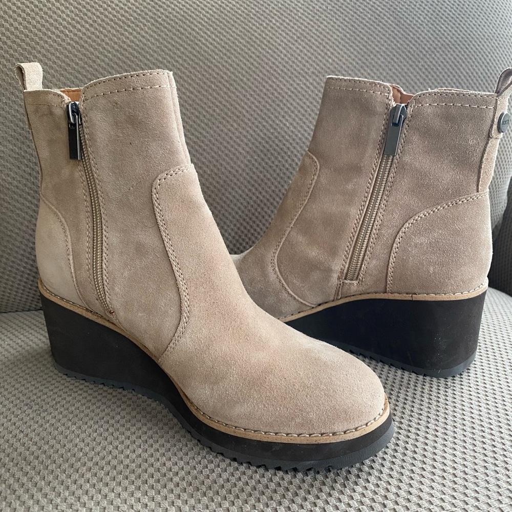 Earth Cinto Wedge Bootie